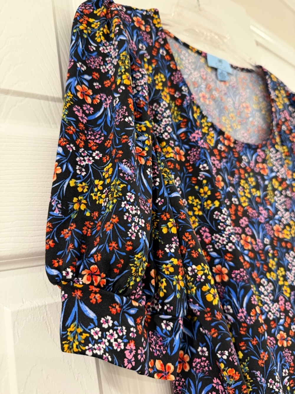 CeCe Black Floral V-Neck Puff Short Sleeve Top - Picture 3 of 6